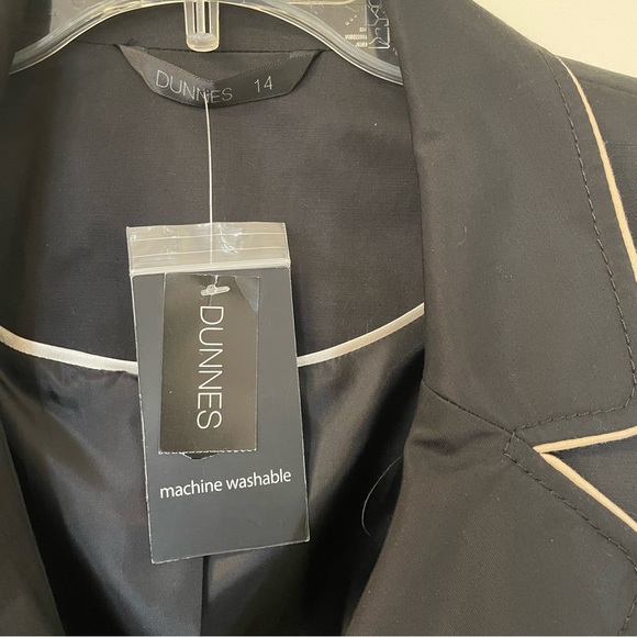 Black Tipped Mac. A true statement coat for any occasion. - Picture 5 of 7